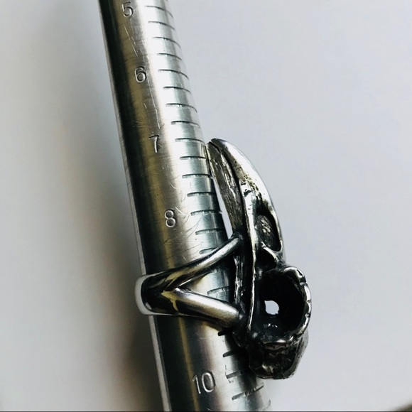 RabenSchädel Raven Skull Handcrafted Pewter Ring - Picture 7 of 8